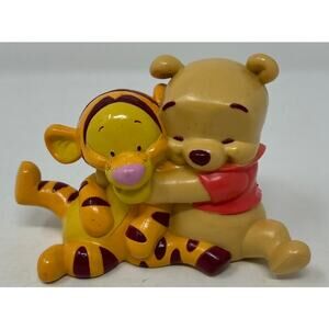 DecoPak Inc. Disney Baby Winnie the‎ Pooh Hugging Baby Tigger the Tiger Figurine